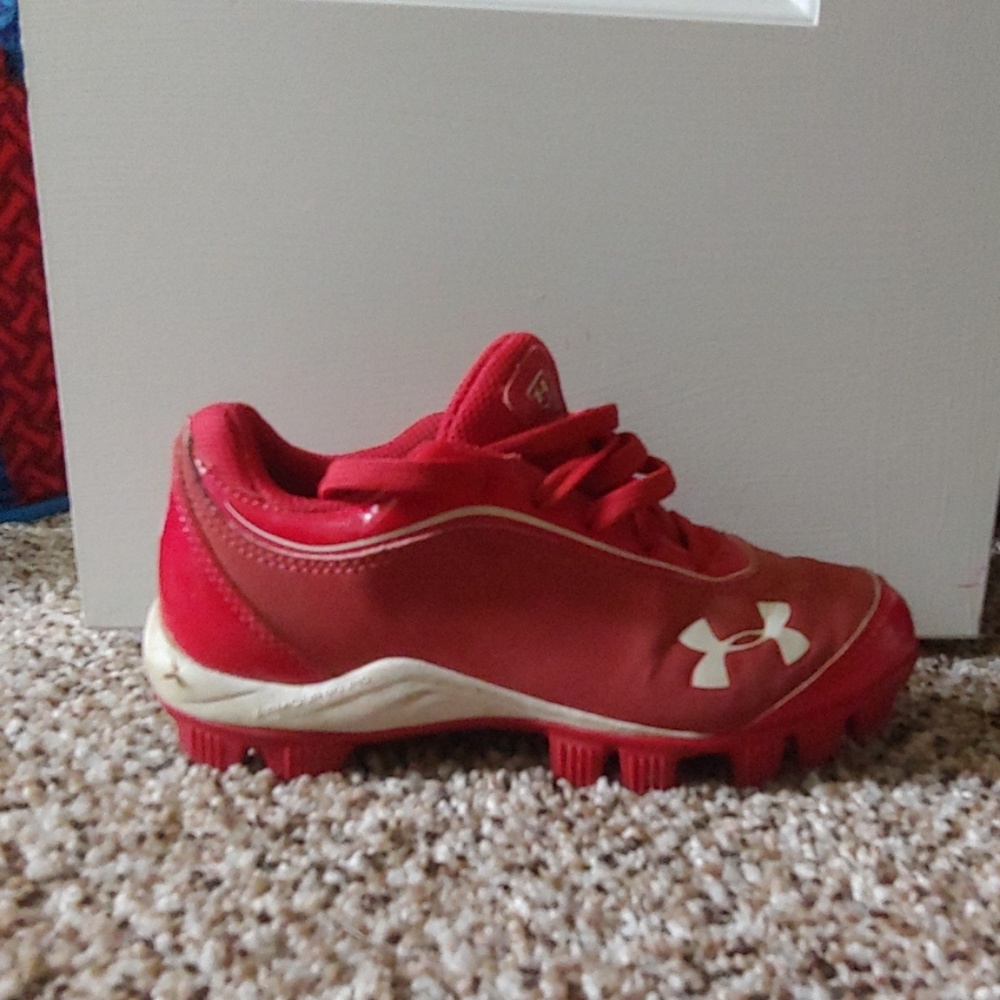 Baseball cleats